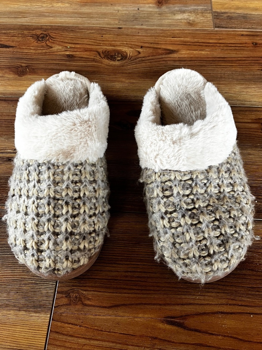 Cabernet XL Women’s memory foam white gray knit slippers slip on